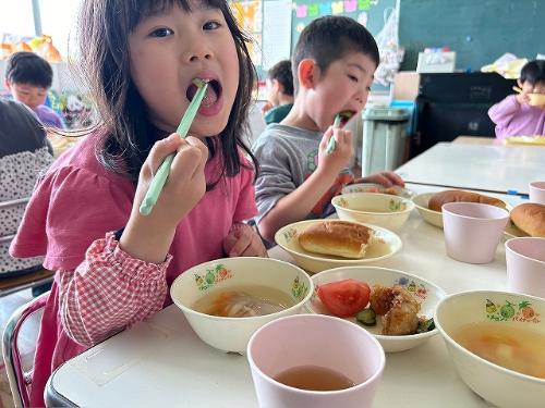 きゅうり寄贈給食5