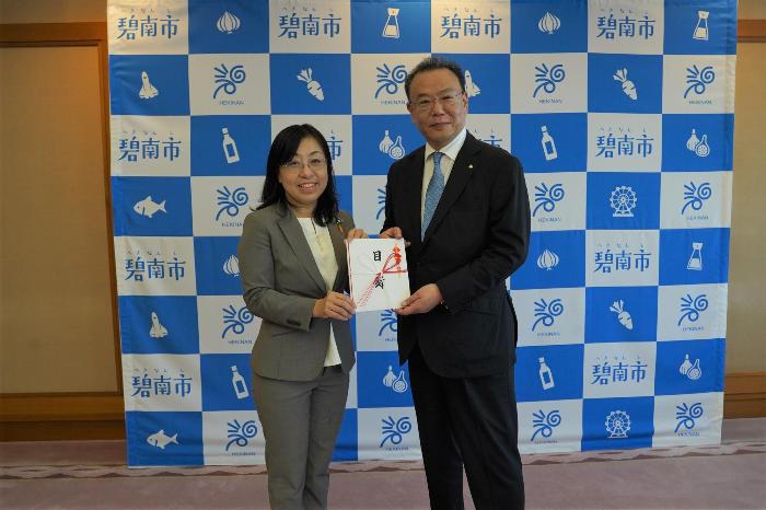 8月26日(火曜日)感謝状贈呈式(丸八証券株式会社)