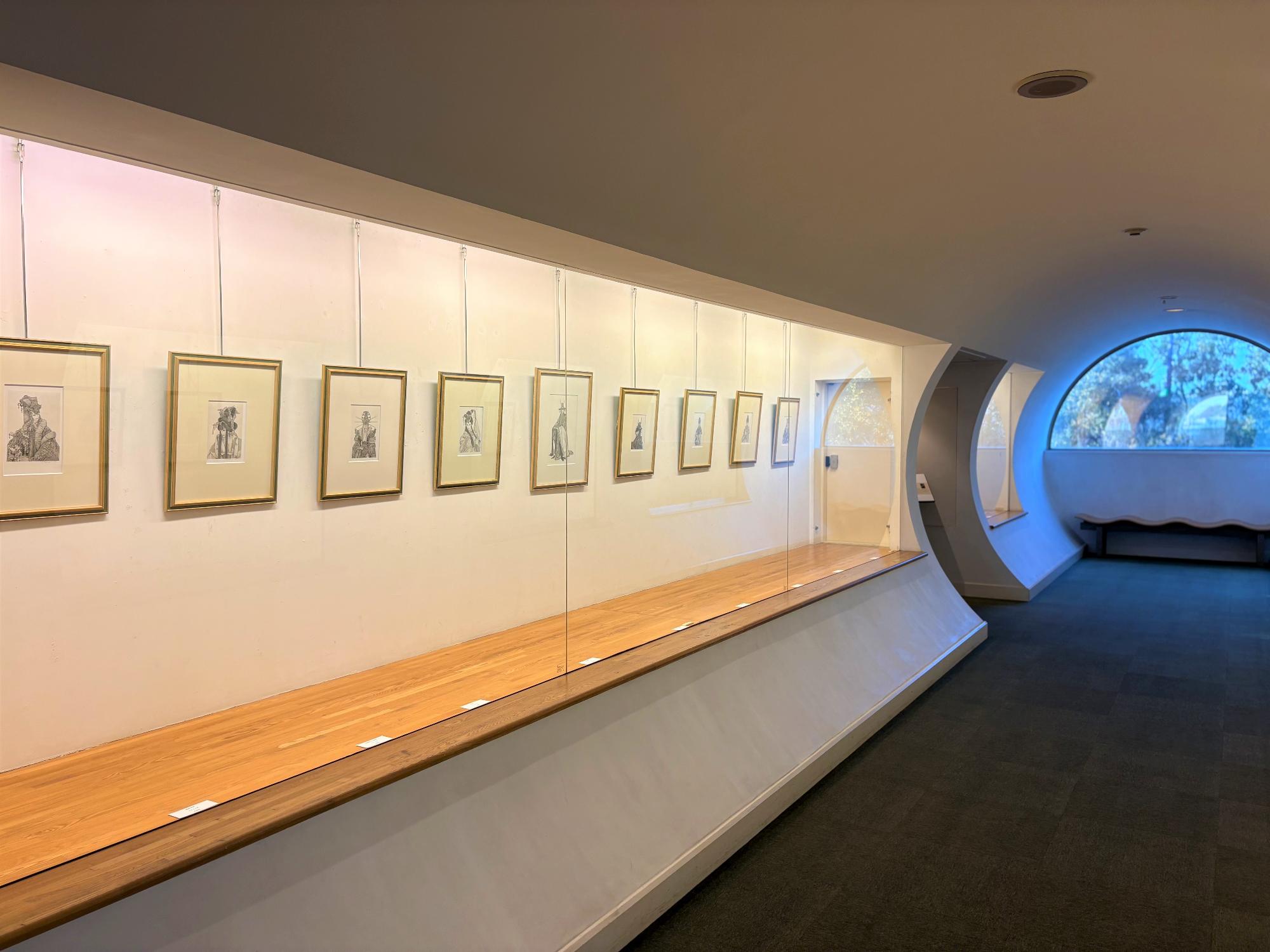 令和7年度 蘭香津美展「怪奇骨董戯画箱」展示の様子2