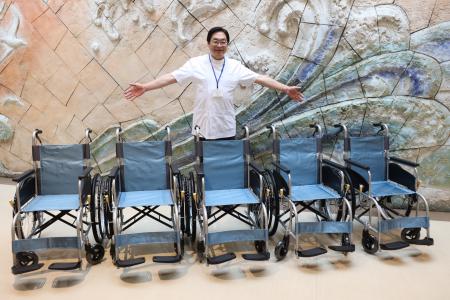 ご寄附いただいた車いす（碧南市民病院に5台設置）