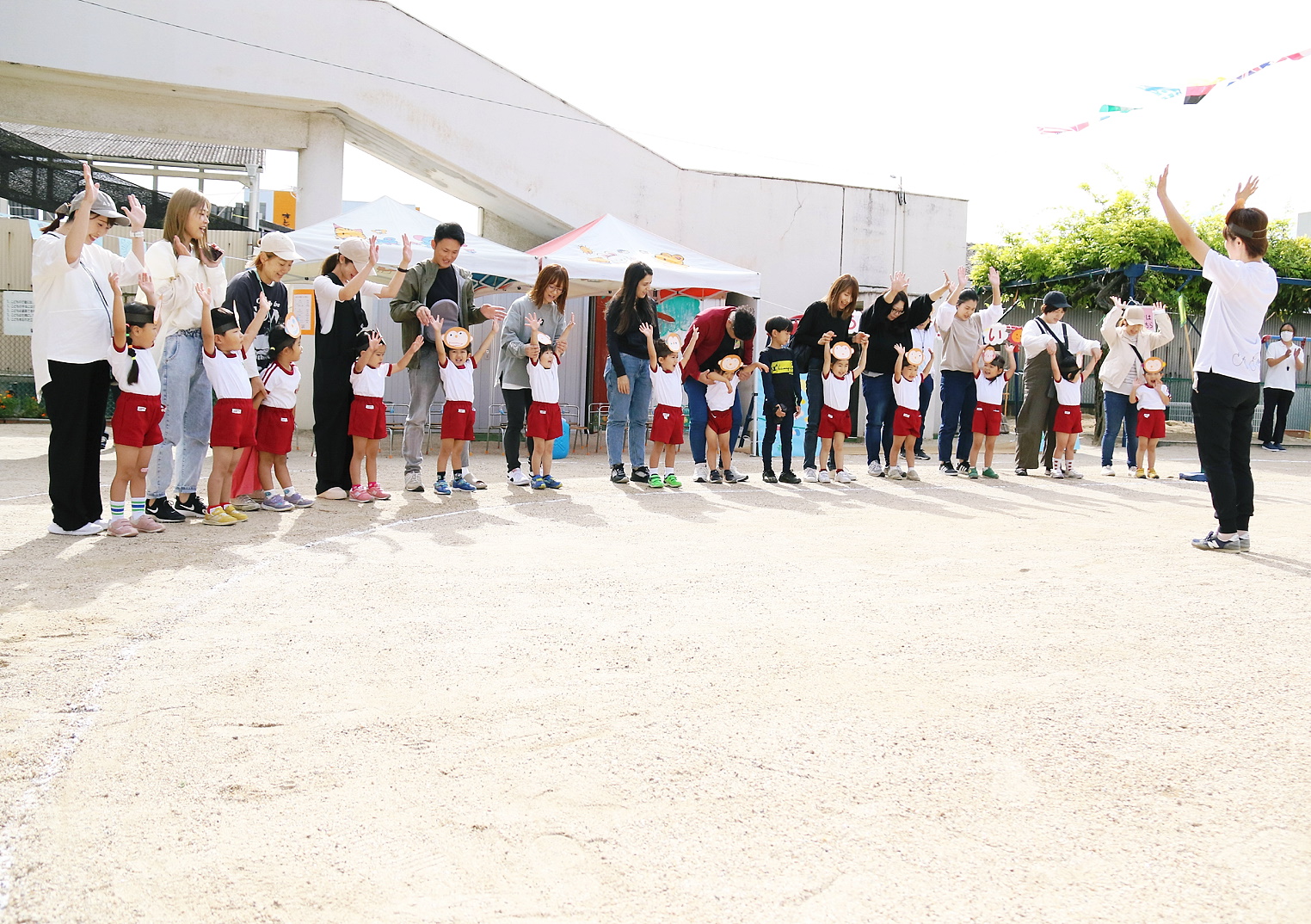ばら組運動会親子競技の写真