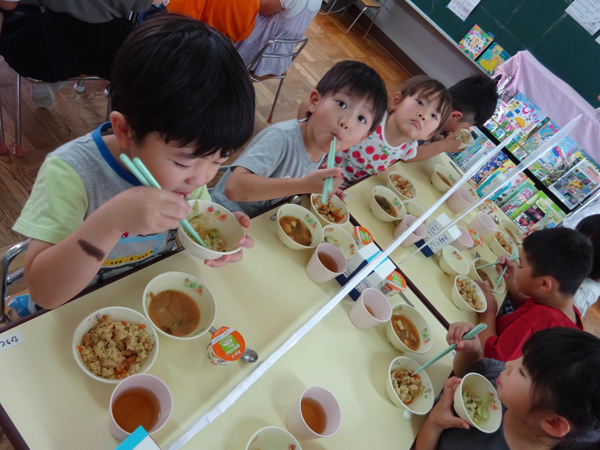 給食