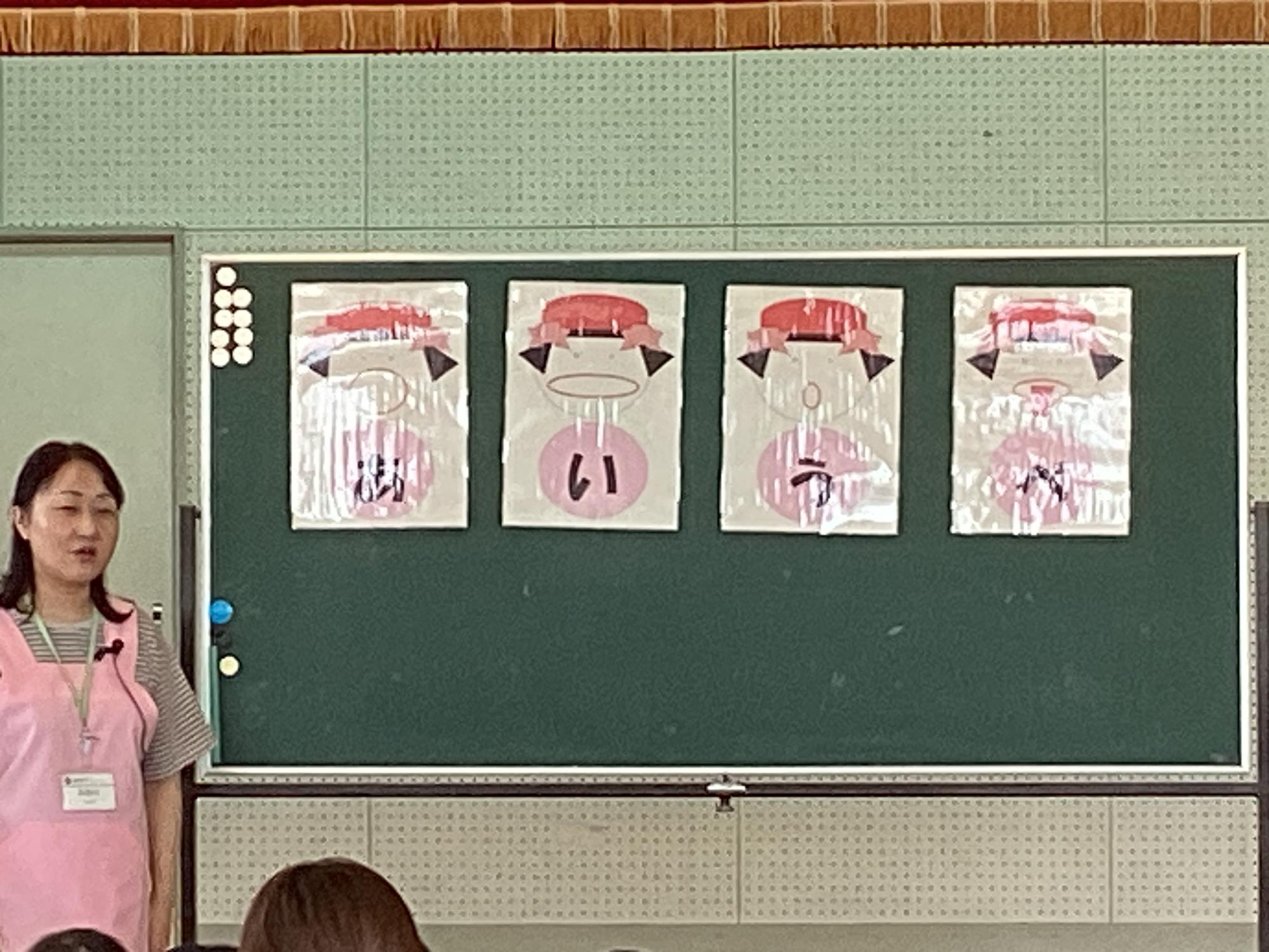 歯みがきの練習をする子どもたちの様子