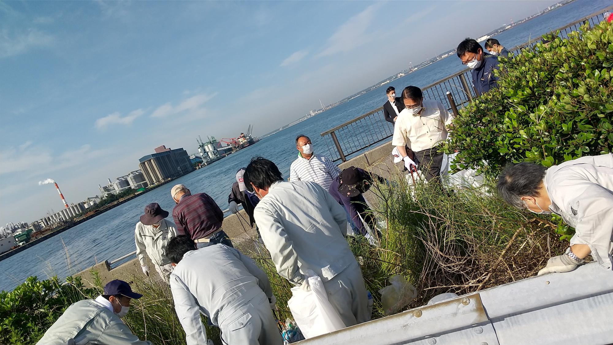 碧南緑地公園前清掃2