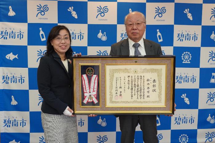 1月30日（金曜日）表敬訪問（交通安全国民運動中央大会交通栄誉章緑十字金章受章報）