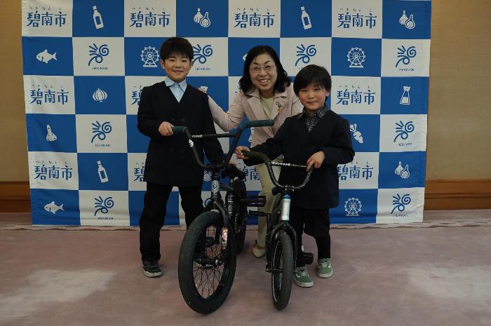 3月5日（水曜日）表敬訪問（全日本BMXフリースタイル選手権出場報告）