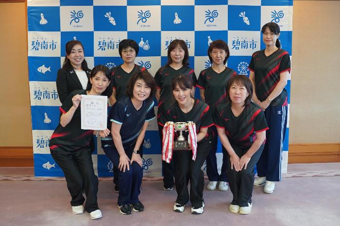 6月30日（火曜日）表敬訪問（第44回全日本レディースバドミントン選手権大会（クラブ対抗）等出場報告）