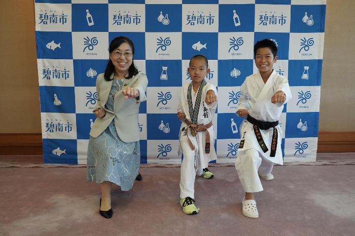 7月18日（金曜日）表敬訪問（全日本少年少女空手道選手権大会出場報告）