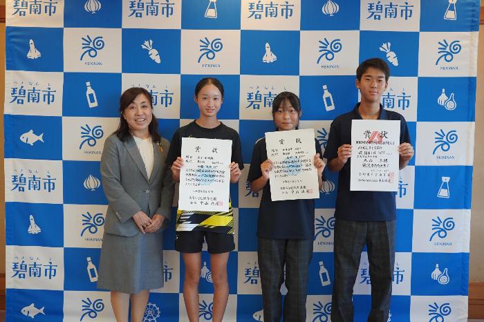 8月17日（月曜日）表敬訪問（全日本中学校陸上競技選手権大会及び東海中学校総合体育大会陸上競技大会出場報告）