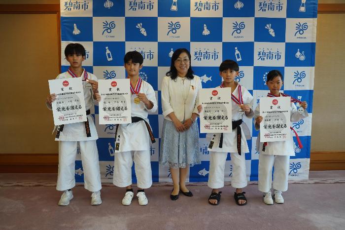 8月27日（水曜日）表敬訪問（全国空手道選手権大会出場報告）