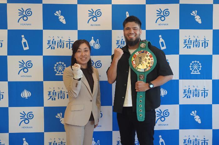 表敬訪問（ボクシングOPBF東洋太平洋クルーザー級王者但馬ミツロ選手）