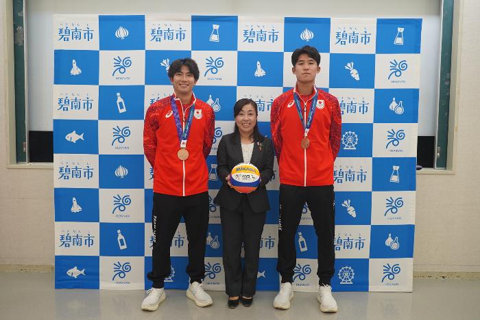 10月12日（月曜日）表敬訪問（アジア競技大会ビーチバレーボール競技結果報告）