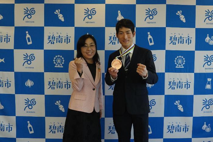 11月28日（金曜日）表敬訪問（UCIパラサイクリングトラック世界選手権出場報告）