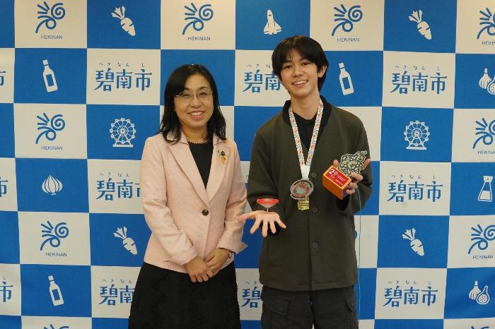 11月28日（金曜日）表敬訪問（2025 World Spintop Contest（コマ回し世界大会）出場報告）