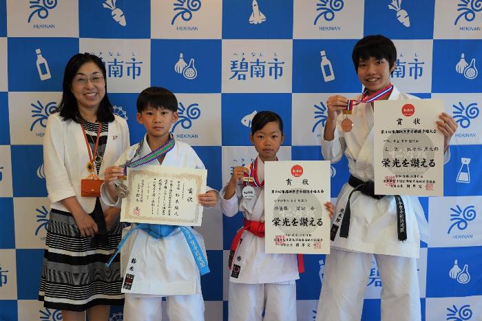 表敬訪問（全日本少年少女空手道選手権大会及び全国空手道選手権大会出場報告）