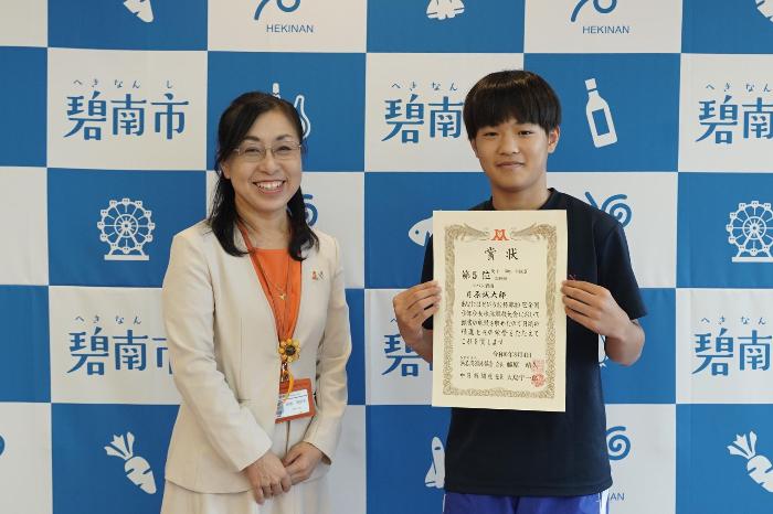 8月28日（水曜日）表敬訪問（とびうお杯全国少年少女水泳競技大会結果報告）