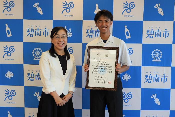 9月4日（水曜日）表敬訪問（全国中学校体育大会（全日本中学校陸上競技選手権大会）出場報告）