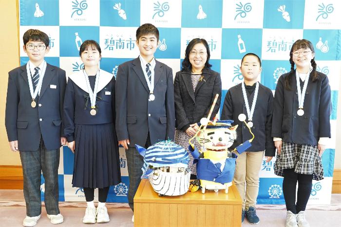 1月8日（水曜日）表敬訪問（全国少年少女チャレンジ創造コンテスト出場報告）
