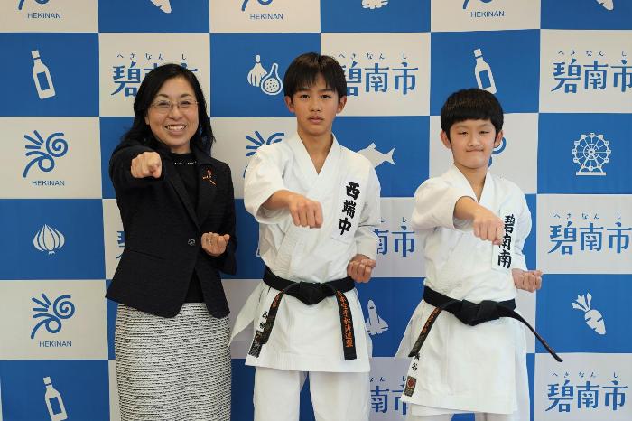 2月4日（火曜日）表敬訪問（全国中学生空手道選抜大会出場報告）