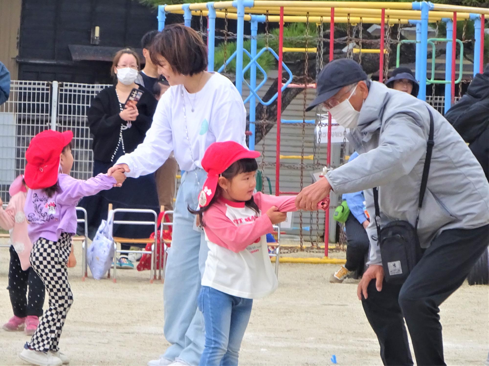 親子運動会 3歳保護者と競技