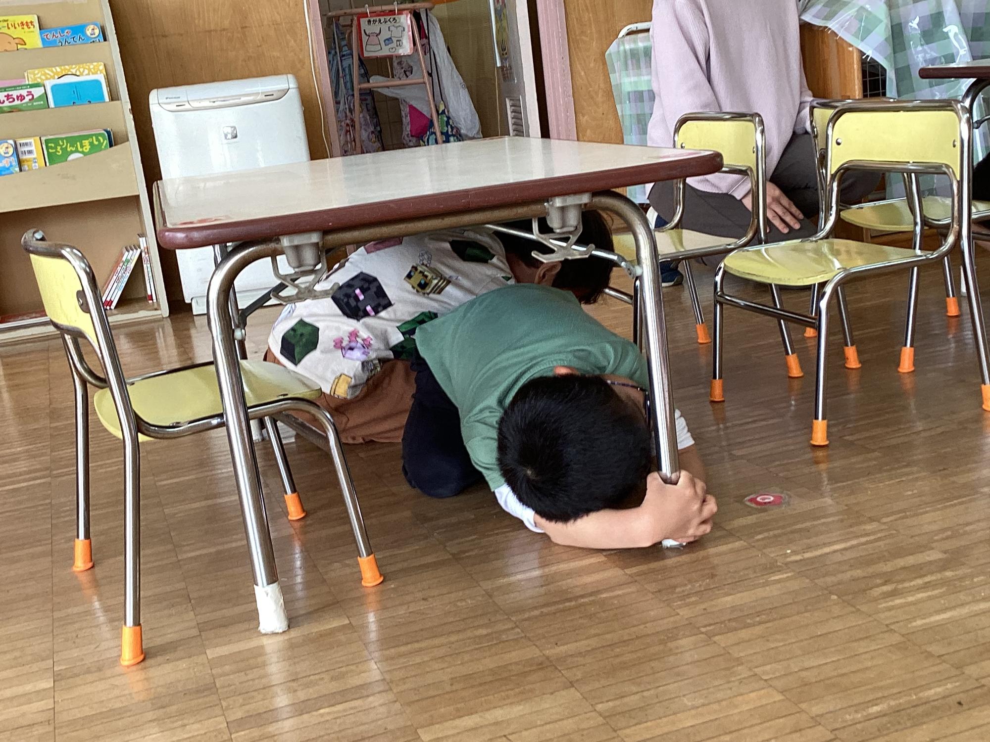 地震の避難訓練。