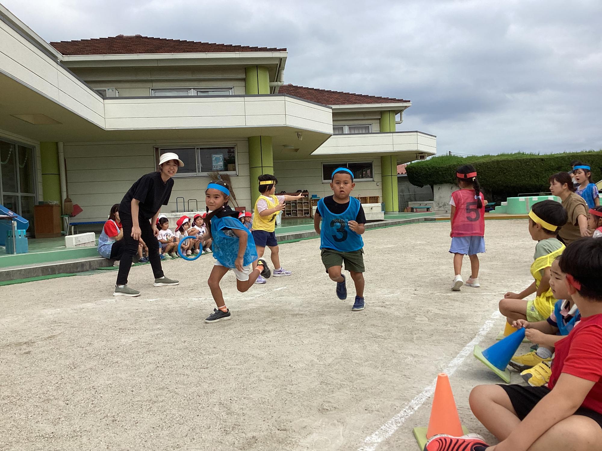 5歳児 親子運動会 リレーの様子