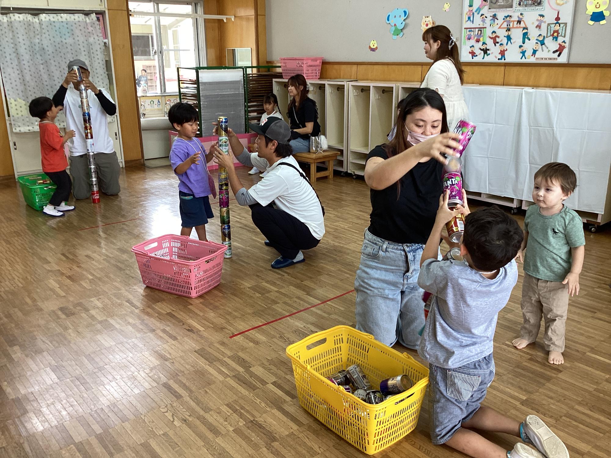 空き缶積み