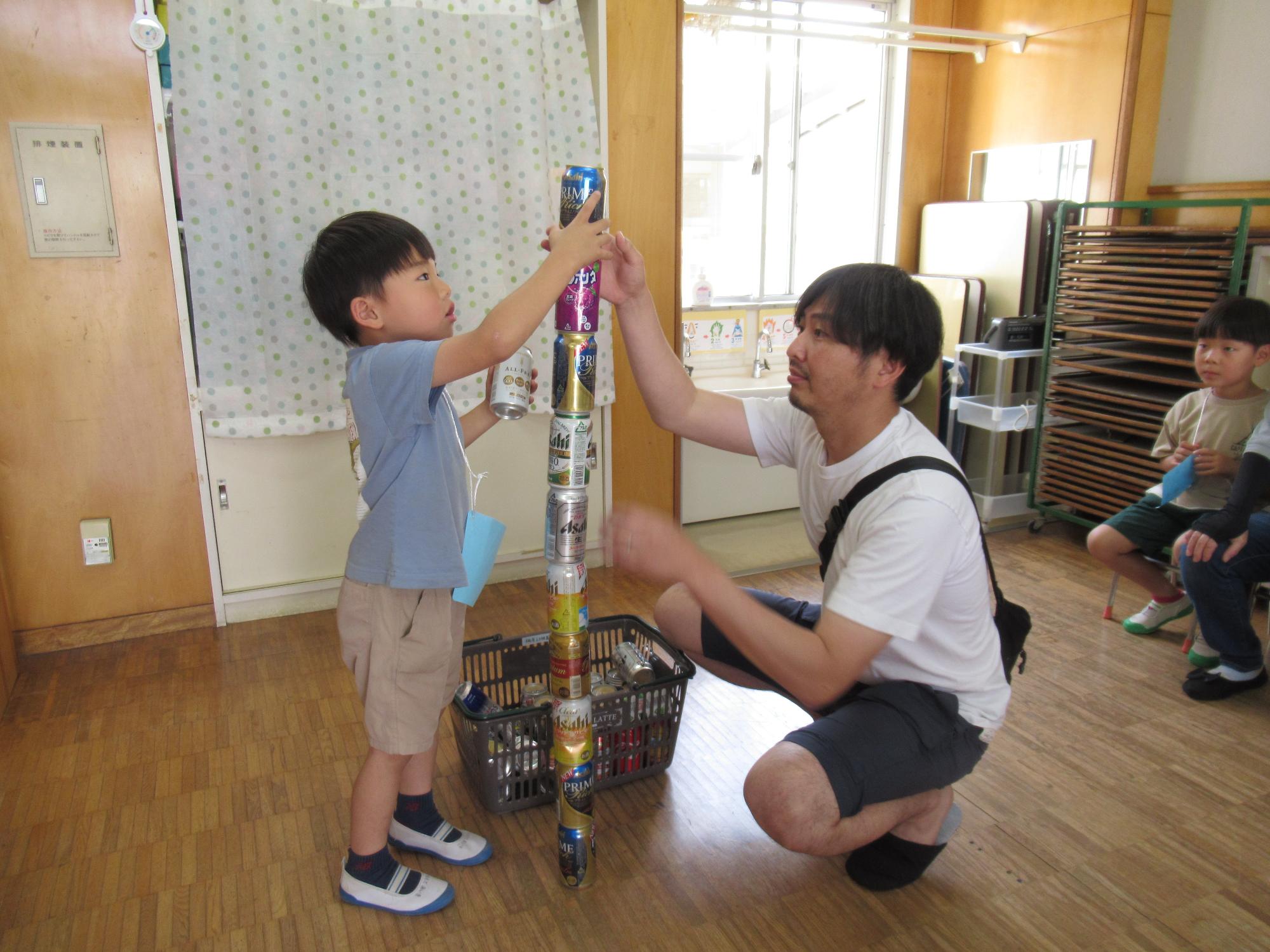 空き缶積み