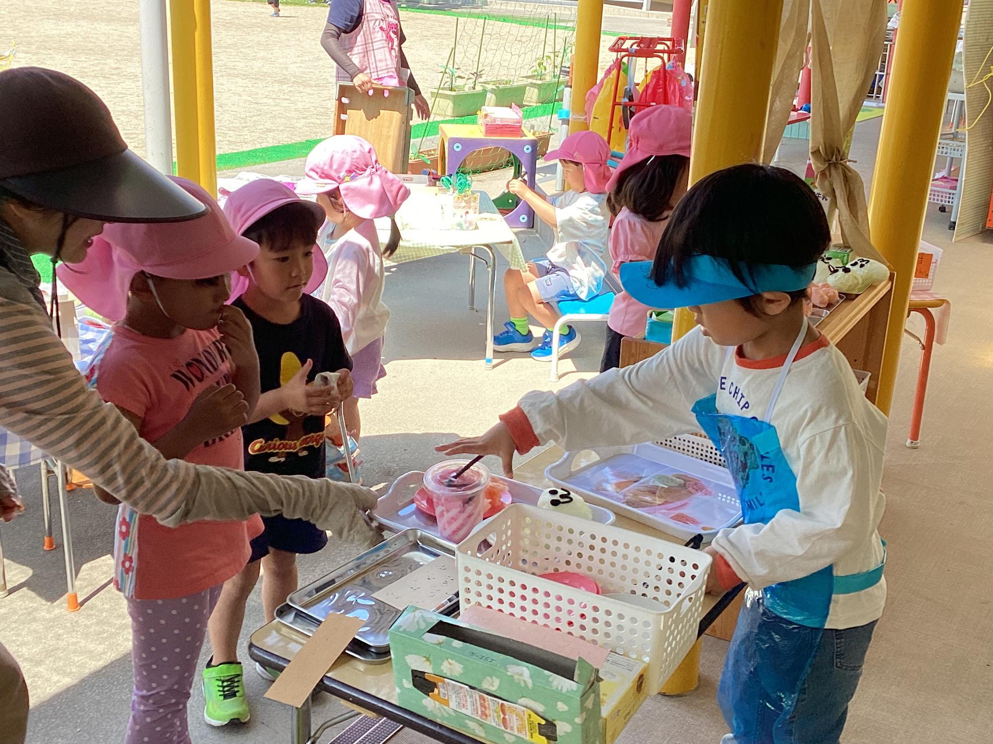 5歳児ドーナツ屋さん