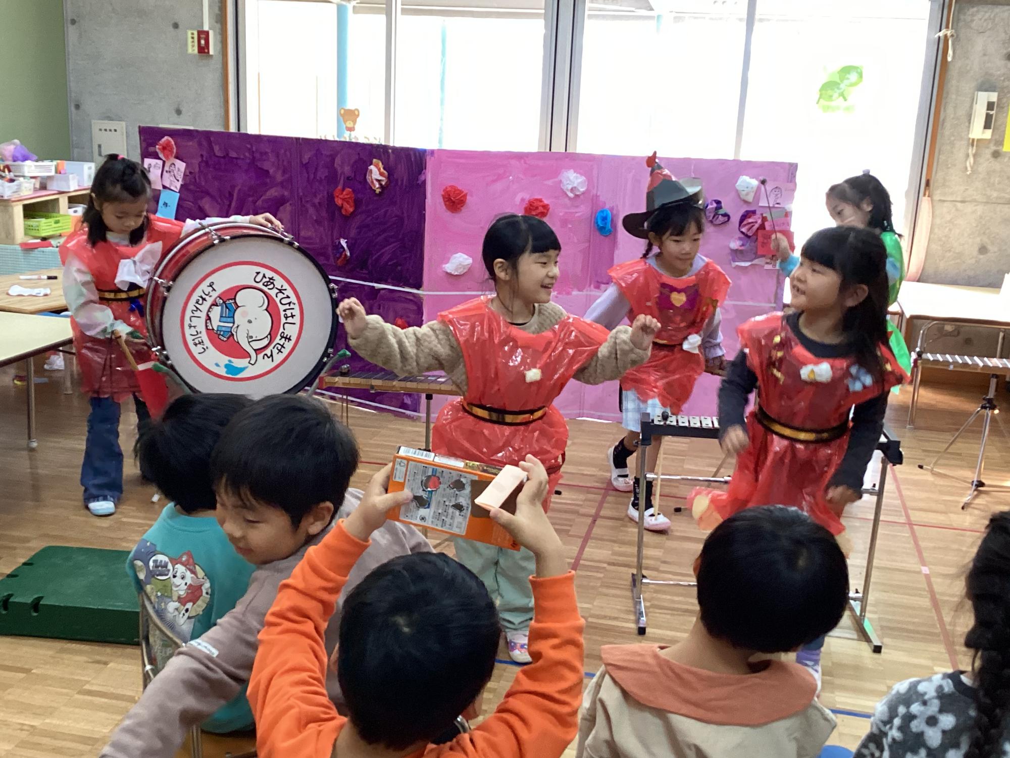 5歳 アイドルごっこ