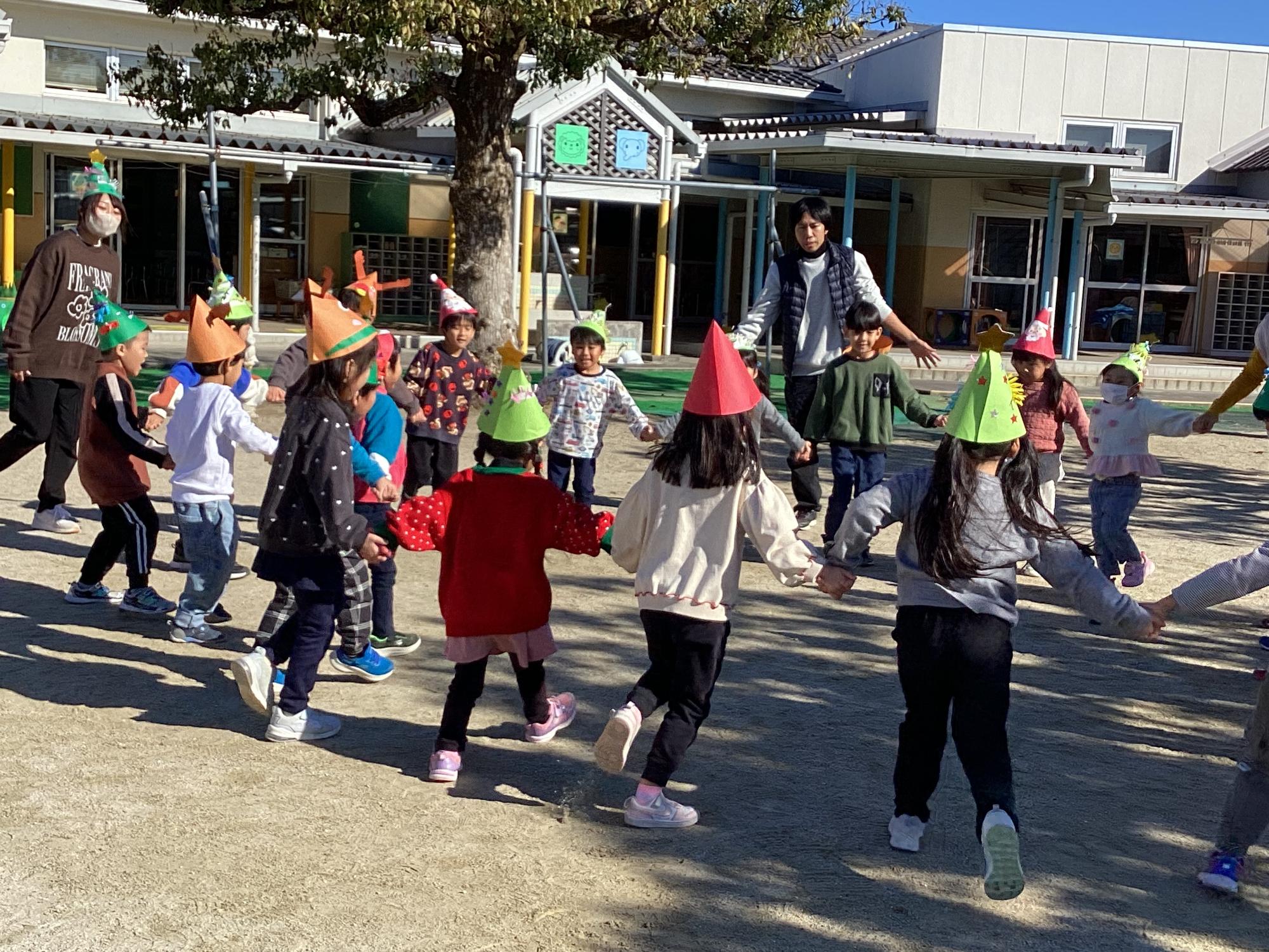 ジングルベルのフォークダンス