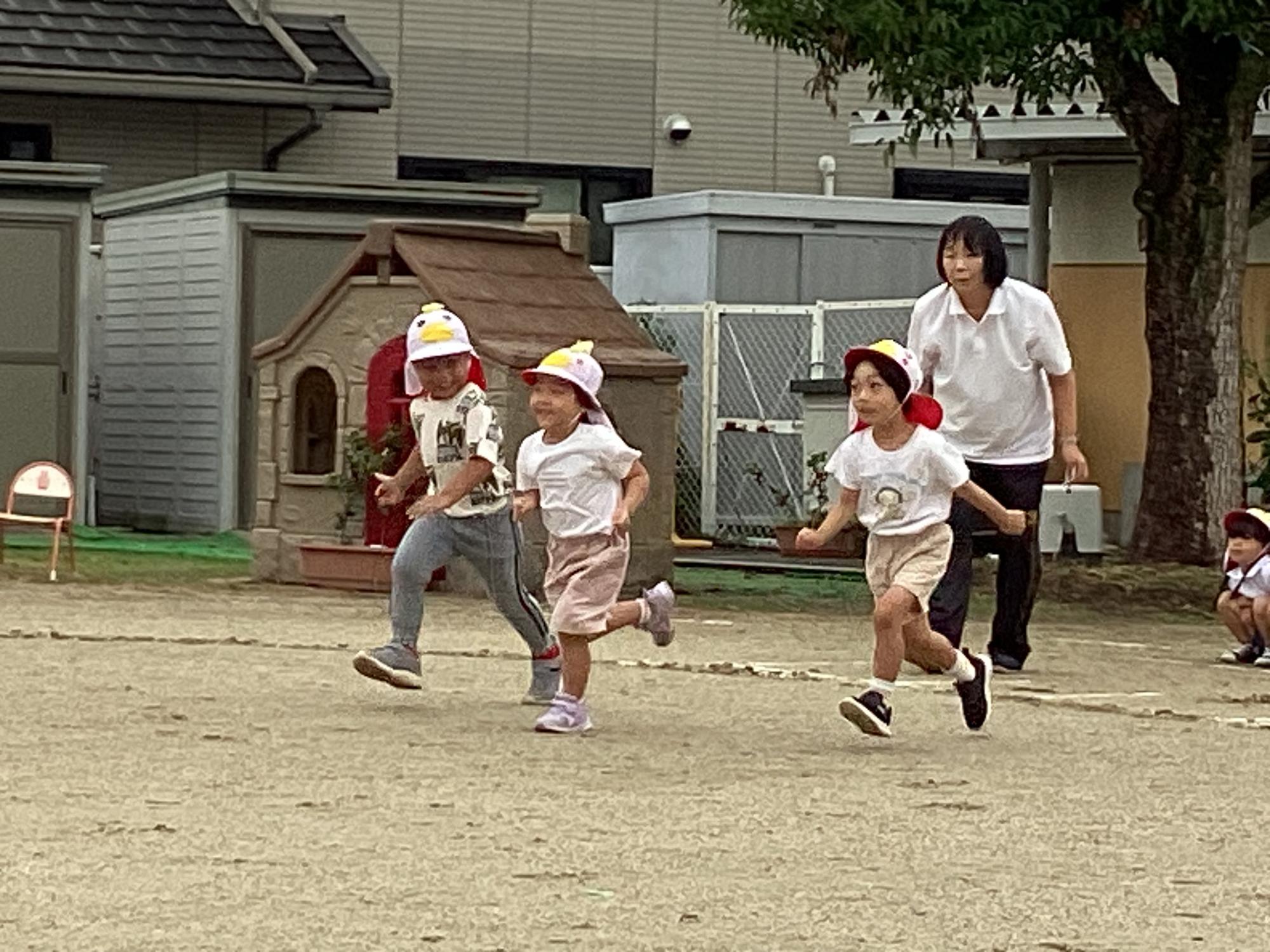 R7 3歳児 かけっこ