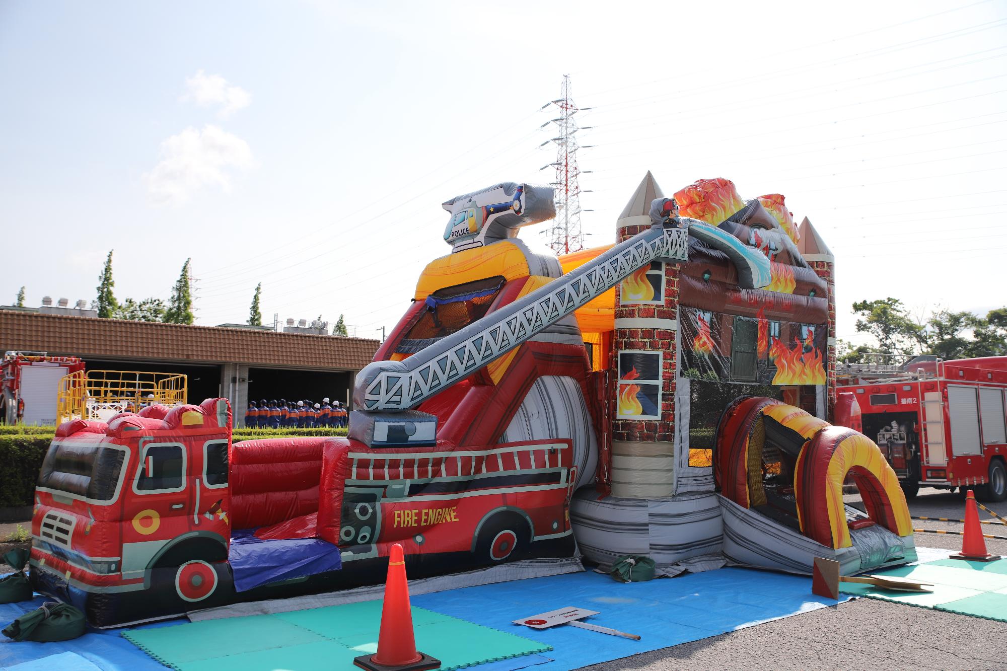 巨大消防車バルーン